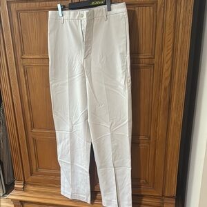 Izod White Chinos Classic Flat-Front Design NWOT